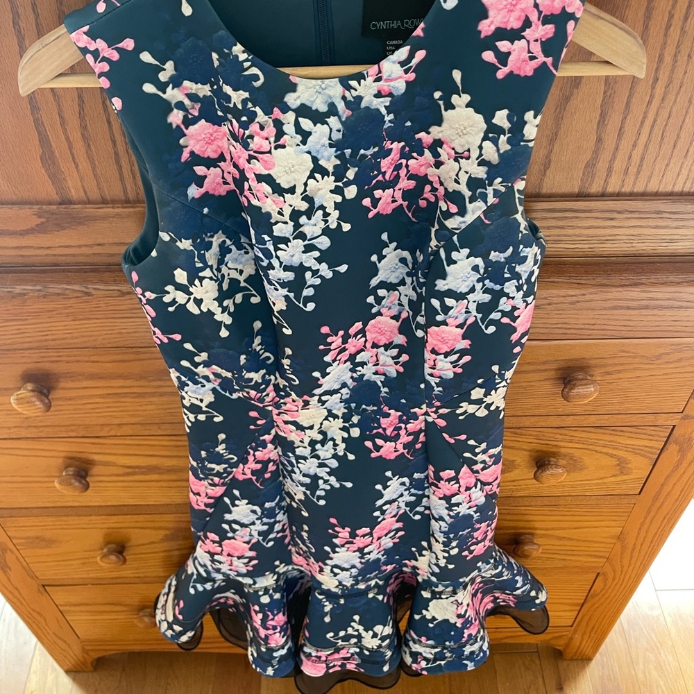 Cynthia Rowley flounce hem stretchy dress size 4